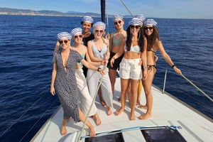 Barcelona: Luxury Private Yacht Daytime Cruise