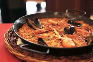 Barcelona: Old Town Tapas & Paella Food Tour with 8 Tastings