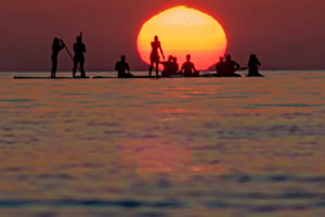 PADDLE SURF AO AMANHECER EM BARCELONA + PEQUENO-ALMOÇO + FOTOS E VÍDEOS 4K + GUIA