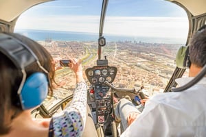 Barcellona: volo panoramico in elicottero e trasferimento in barca