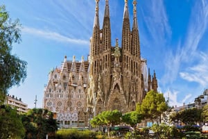 Sagrada Familia: mała grupa z szybkim wstępem i odbiorem z hotelu