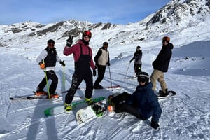 Barcellona: gita di 1 giorno sui Pirenei per sci o snowboard (tutto incluso)