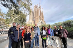 Barcelona: Sagrada Familia ja kaupunkikierros hotellilta nouto