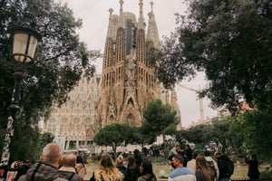 Barcelona: Sagrada Familia Guided Tour with Tickets