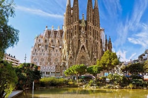 Barcelona: Sagrada Familia & Park Guell Small Group Tour