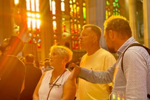 Barcelona: Sagrada Familia og Park Güell-tur med transport