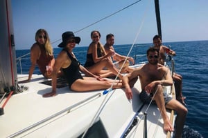 Barcelona: zeiltocht + eten, drinken, zwemmen en zonsondergangoptie