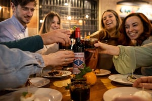 Tapas- und Weintour durch die Seitenstraßen von Barcelona