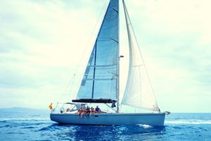 Barcelona: Zachód słońca lub popołudniowy rejs jachtem z napojami