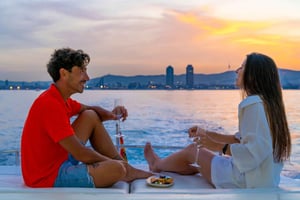 Barcelona: Solnedgangsseilas i yatch med vin og snacks