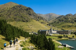 Barcelona to Vall de Núria: Pyrenees Mountain Wander Tour