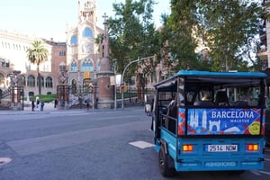 Barcelona: Tour by electric tuk tuk