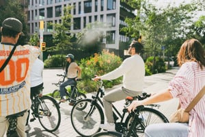 E-Bike Experience: Gaudí, Gardens & City Vibes