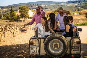 Z Barcelony: Penedés Vineyards Tour by 4WD z winem i cavą