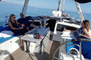 Barcelona: Cruzeiro diurno num iate privado de luxo