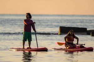 Barcelona: Wypożyczalnia paddleboardów na plaży Barceloneta (75 min)
