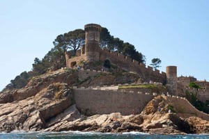Tour Privado das Aldeias Medievais e Jantar no Mar