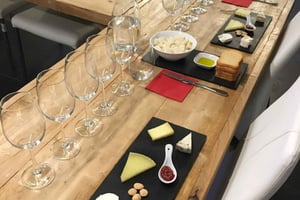 Barcelona: Prova de vinhos e jantar de tapas com 5 pratos