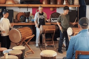 Peking: Tour durch künstlerische Dörfer mit Stofffärbekurs