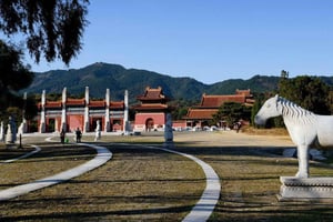 Pekín: Visita a las Tumbas Qing del Este y a la Gran Muralla de Huangyaguan