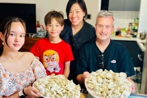 Pequim: Aula de fabrico de bolinhos de massa com visita ao mercado húmido