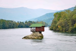 Belgrade: Best of West (Drina House, Drvengrad and Sargan 8)