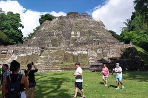 Lamania : Lamanai Mayan Ruins and River Boat Tour