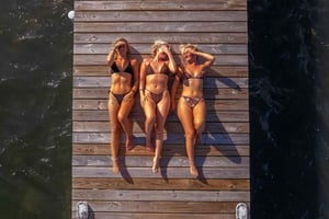 San Pedro: Secret Beach Booze Cruise with Local Guide