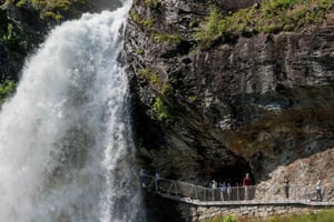 Bergen: Hardangerfjord, Voss Gondola & 3 Great Waterfalls
