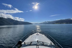 From Bergen: Private Cruise to Bekkjarvik w/ Snacks & Drinks