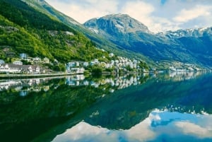 Guided tour: Hardangerfjord, Waterfalls and Ferry crossing