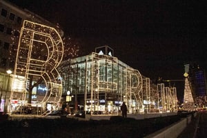 Berlin: 2-Hour Christmas Lights Bus Tour incl. Mulled Wine