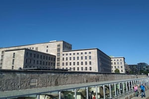 Berlin: Berlin Wall Tour / Adventure Tour