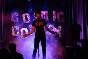 Spettacolo di cabaret in inglese con pizza e shot gratis