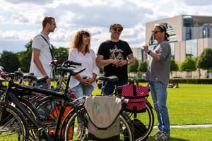 ベルリン：ベルリンの壁とミッテの見どころを巡る電動自転車ツアーをご案内します