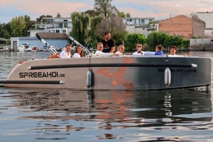 Berlin: Electric Boat Rental for self-driving 4 hrs