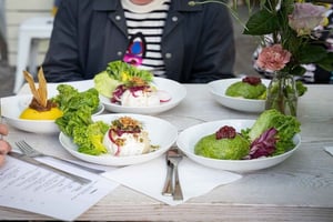 Berlin: Gourmet Food & Cultural Walking Tour