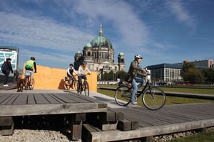 Berlin: Geführte Fahrradtour für Schulklassen