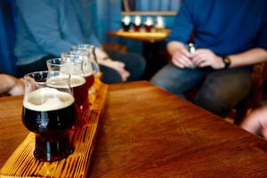 Berlim: Cerveja artesanal guiada e visita cultural com snacks