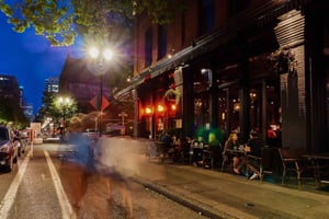 Berlín: Visita nocturna guiada a pie por Kreuzberg