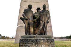 Berlin: Private Van Tour zum Konzentrationslager Sachsenhausen