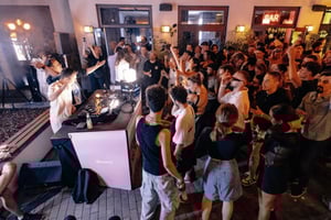 Berlin: Pub Crawl z shotami i wejściem do klubu VIP