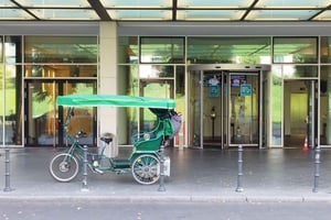 Rejs berlińską rikszą Statki linii wycieczkowych rozpoczynają Haubtbahnhof