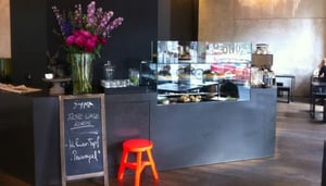 Cafe Oliv, Aus Liebe