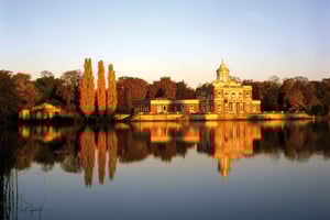 Potsdam: 5-Hour-Tour 'Parks & Palaces' from Berlin by VW-Bus