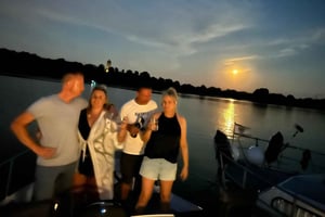 Sundowner, 2-hour sunset boat tour with skipper.