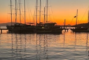Bodrum: Private Sunset Yacht Tour with light Dinner