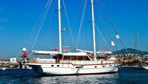 Flora Yachting M-Y Gold Star