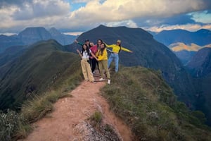 Aventura nos Andes: Caminhada em El Codo saindo de Samaipata com transporte