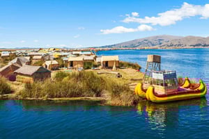 Depuis Cusco : Excursion à l'île d'Uros - Taquile + déjeuner.